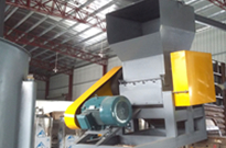 為什么塑料破碎機設(shè)備多采用碳鋼制作？